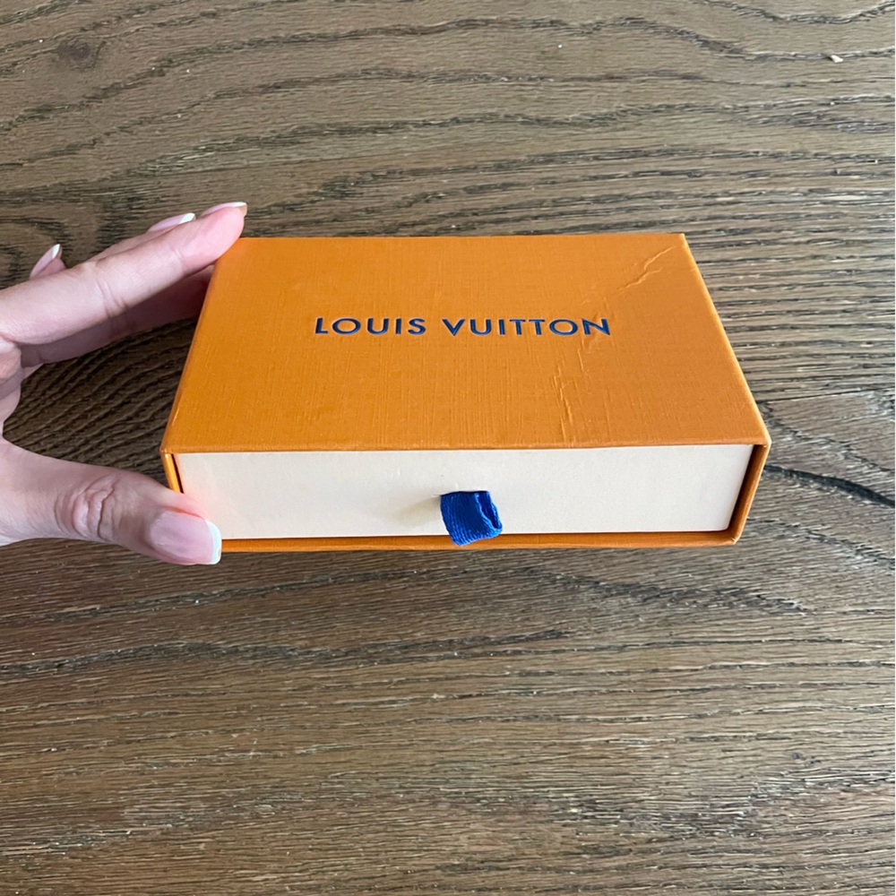 Super cute hard jewelry Louis Vuitton box 📦